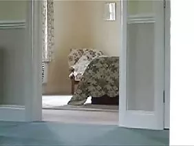 Bir deneyimsiz Japon kadını, bir erkek şirketi tarafından evine davet edildi.