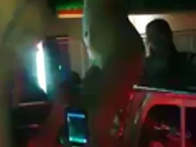 Doğada şehir dışında komik Rus öğrenciler
