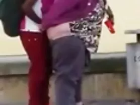 Kanepede sevgilisi ile yer