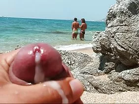 Lisa Ann küçük yapışkan cunt çekmeye başladı