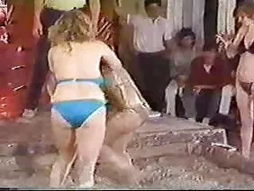 Bu kız güzellik, kadınlık ve masumiyet bir idealdir.