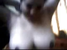 İnternette internette ücretli bir striptiz düzenledi