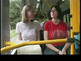 Genç siyah kadın becerdin ve çekici yüzünde güzel cum