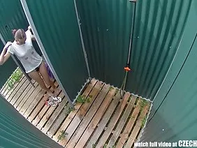 Siyah anne biraz eğlenmek istiyor