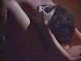 Dick yanağına alır ve her iki deliğe de verir