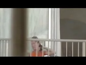 Genç bir Fransız kadın için üç üye