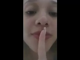 Pantolonunu çıkardı